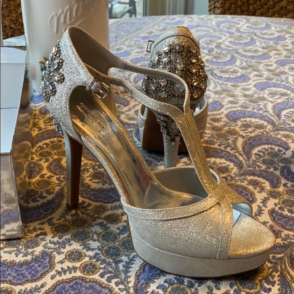 Gianni Bini (Platinum Collection) comes with box.